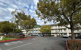 Hometown Suites Rancho Cordova 2*